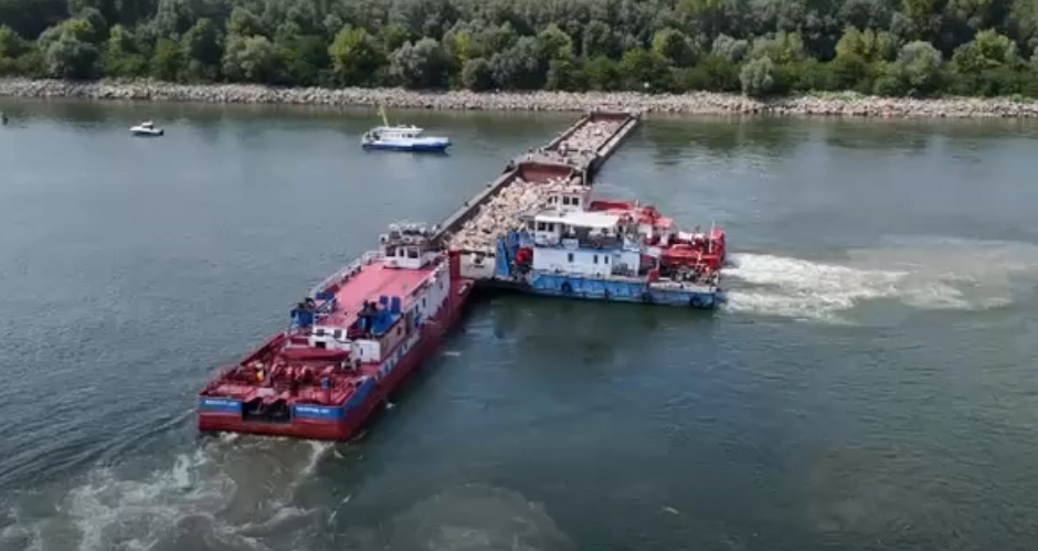 VIDEO | Primele două barje au fost scufundate controlat în zona Brațului Bala al Dunării