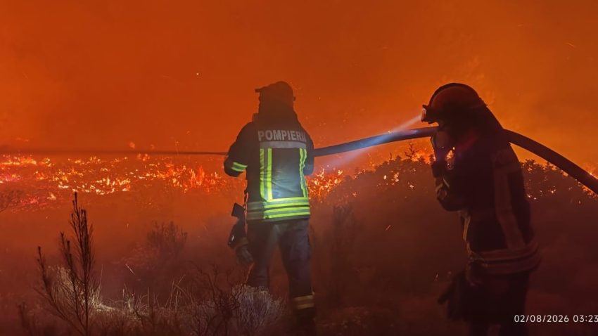 GRECIA: Intervenție a pompierilor români pentru stingerea unui incendiu de vegetație din Attica