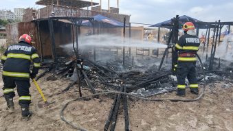 CONSTANȚA: Incendiu cu degajări mari de fum la Zoom Beach