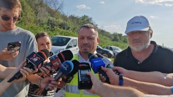 AUDIO | Intervenții pe Dunăre: Scufundarea barjelor cu piatră, amânată pentru joi