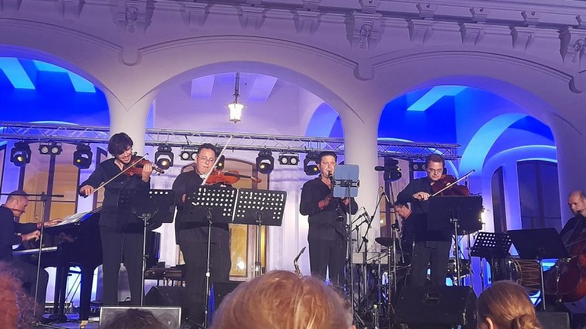 VIDEO | Simon Trpčeski și ansamblul „Makedonissimo”, concert de excepție pe Faleza Cazinoului
