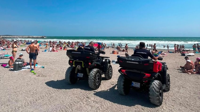 EFORIE: Turiști scoși din mare cu jandarmii. Oamenii legii au aplicat două amenzi