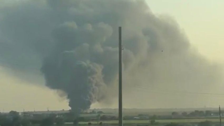 Mesaj RO-ALERT, după ce un incendiu a cuprins centrul de colectare mase plastice aflat la ieșirea din Lumina spre Năvodari