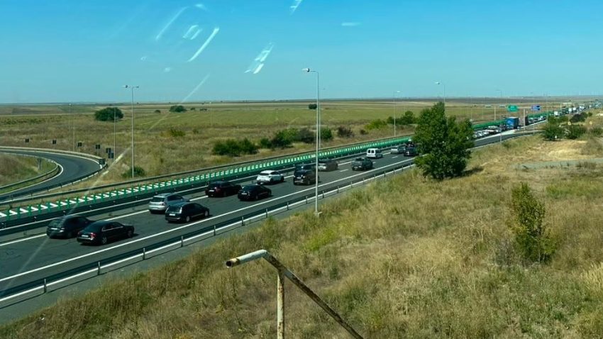 Trafic restricționat pe A2, pe sensul către București, din cauza unui accident