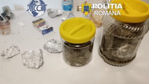 Județul TULCEA: Tânăr de 23 de ani, prins de polițiști în flagrant delict, cu 200 de de grame de canabis. Drogurile erau destinate comercializării