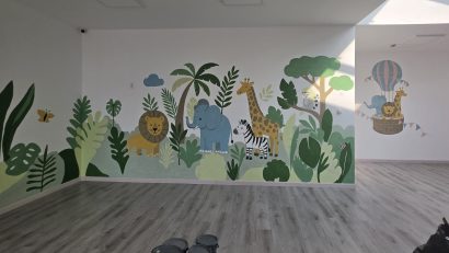 Elevii Colegiului Național de Arte „Regina Maria” Constanța dau culoare grădiniței și creșei din Valu lui Traian