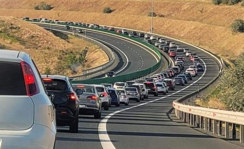 Trafic restricționat pe autostrada A2, sensul spre București, în urma unui accident rutier