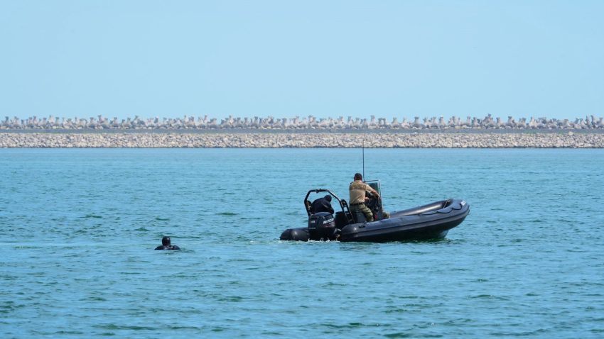 CONSTANȚA: Dronă fără încărcătură explozivă găsită în mare, la 1,5 km travers de plaja Modern