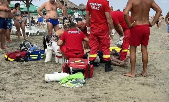 MANGALIA: Bărbat salvat din apele Mării Negre, în zona plajei Corsa
