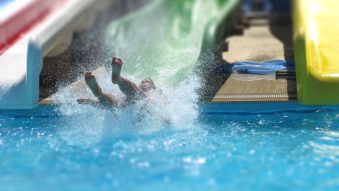 TULCEA: Dosar penal în cazul fetiței de 8 ani care a murit în piscina unei unități de cazare