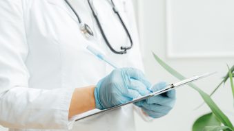 CAS Constanța deschide o nouă sesiune de contractare pentru 31 de medici de familie