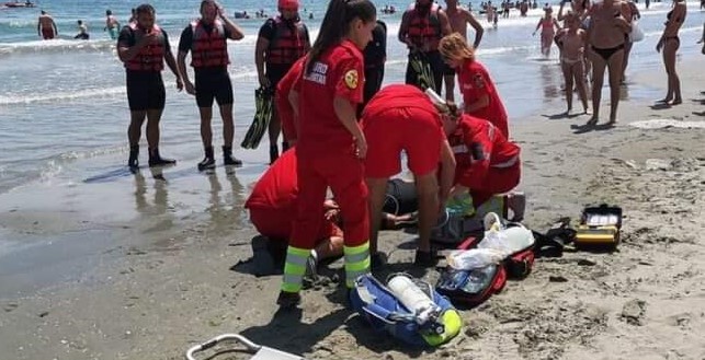 MAMAIA NORD: Persoană scoasă inconștientă din mare, resuscitată fără succes