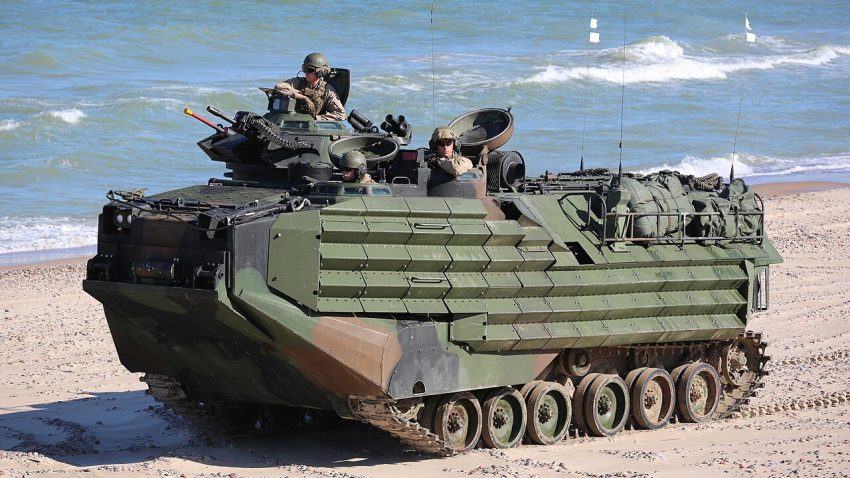 Primele vehicule amfibii de asalt AAV-7 vor intra in înzestrarea Forțelor Navale Române