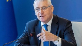 Adrian Țuțuianu: Peste 17.000 de români cu vârste de peste 100 de ani nu pot fi radiați din Registrul Electoral