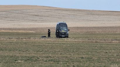 VASLUI: Dronă căzută pe un câmp, în comuna Viișoara