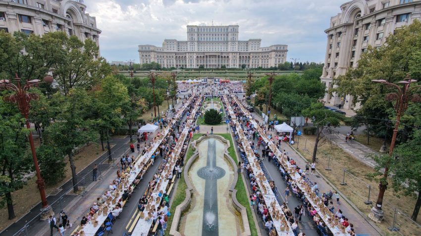 Record mondial: 20.000 de oameni la evenimentul caritabil „Masa care unește” din centrul Capitalei