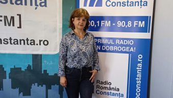 DIALOGURI LA ZI: ”Cărți și povești. Din suflet pentru suflet” – bibliotecarii nu mai așteaptă ca cititorii să le treacă pragul, ci merg ei înșiși către bunicii noștri