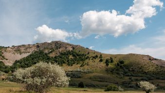 AUDIO | Sezonul turistic în cei mai vechi munți ai României. Interviu cu Viorel Roșca