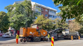 TULCEA: Lucrările de asfaltare de pe strada Babadag au ajuns aproape de intersecția cu C.A. Rosetti și Bucovinei