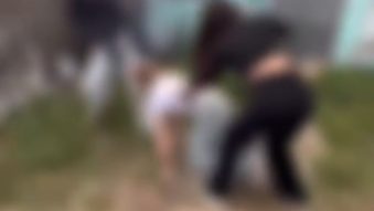 MANGALIA: Trei tinere, cercetate penal după ce au agresat o adolescentă de 15 ani. O fată a fost arestată