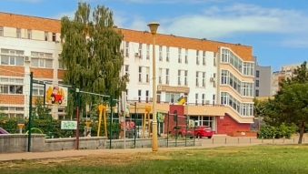 AUDIO | Emoții pentru copiii și adolescenții care s-au reîntors astăzi în bănci la Colegiul Național de Arte „Regina Maria” din Constanța