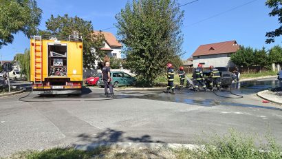 LUMINA: Un bărbat a suferit arsuri de gradul II, după ce mașina în care se afla a fost cuprinsă de un incendiu
