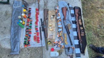 TULCEA: Arme și muniție deținute ilegal, descoperite de polițiști la o percheziție domiciliară în localitatea Letea