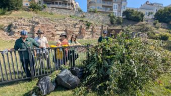 CONSTANȚA: Vestigiile istorice din zona veche a orașului, igienizate în cadrul unei acțiuni organizate de membrii asociației Noua Acropolă
