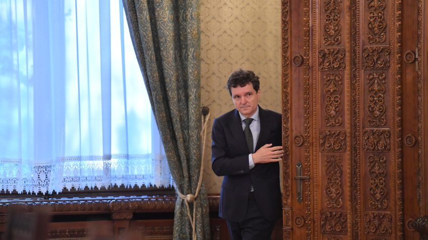 Consultări la Palatul Cotroceni: PSD cere guvernarea, PNL și USR îl propun pe Mureșan, iar AUR vrea anticipate