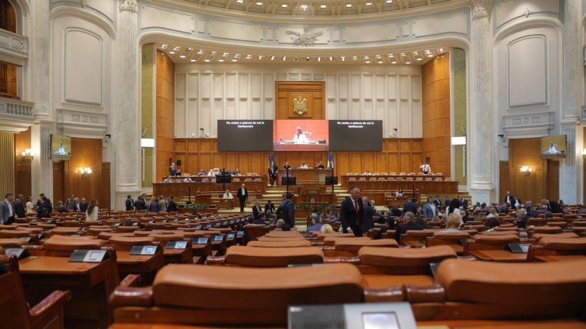 Deputaţii PNL şi USR au refuzat să participe la şedinţa de plen