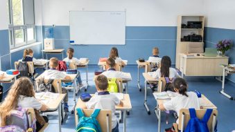Ilie Bolojan: Noul an şcolar începe cu investiţii finalizate în Educaţie de peste 2,5 miliarde de euro