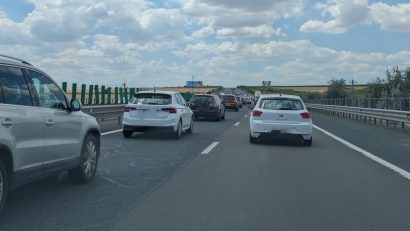 Circulație restricționată pe Autostrada A2, spre București, după răsturnarea unei autorulote