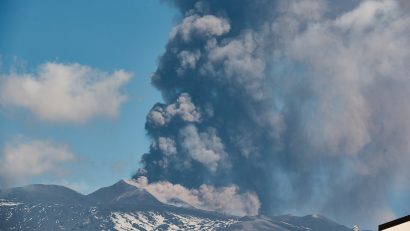 ITALIA: Activitatea eruptivă a vulcanului Etna închide din nou aeroportul din Catania