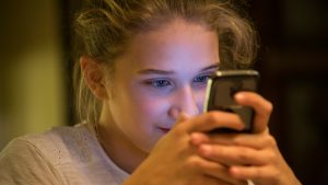 Comisia Europeană propune o interdicție pe rețelele sociale pentru copiii de sub 13 ani și mini-conturi până la 15 ani