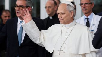 După cinci zile de spitalizare, Papa Leon al XIV-lea a revenit la Vatican și va rosti, astăzi, tradiţionala rugăciune Angelus