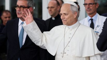 După cinci zile de spitalizare, Papa Leon al XIV-lea a revenit la Vatican și va rosti, astăzi, tradiţionala rugăciune Angelus