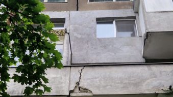ISUBIF: Locatari evacuați dintr-un bloc din Sectorul 6 unde a apărut o crăpătură între două scări