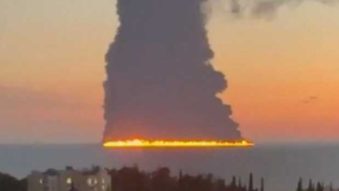 RUSIA: Petrolier în flăcări în largul coastei de sud. Orașul Soci acoperit de fum