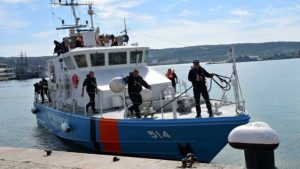 Zece marinari sunt dați dispăruți în Marea Neagră după ce nava lor a fost lovită de drone