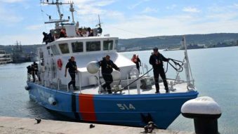 Zece marinari sunt dați dispăruți în Marea Neagră după ce nava lor a fost lovită de drone