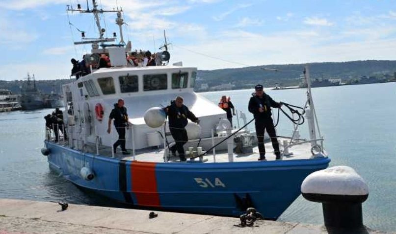 Zece marinari sunt dați dispăruți în Marea Neagră după ce nava lor a fost lovită de drone