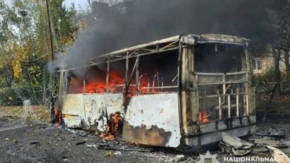 UCRAINA: 30 de persoane decedate în urma unui atac al aviației ruse asupra unui autobuz