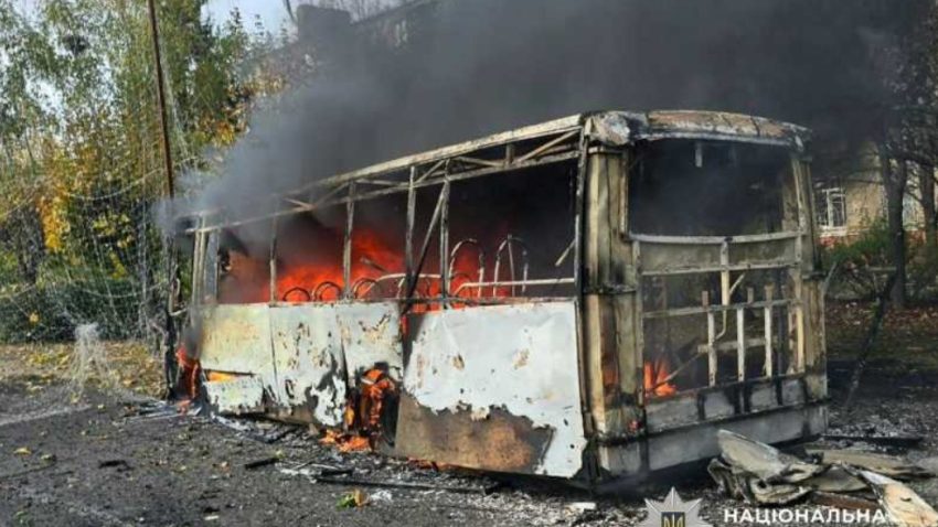 UCRAINA: 30 de persoane decedate în urma unui atac al aviației ruse asupra unui autobuz