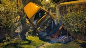 CONSTANȚA: Șofer prins cu 128 km/h pe bulevardul Tomis. A fugit de Poliție și a provocat un accident