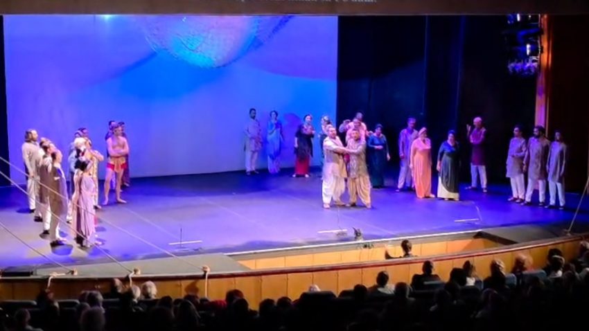 VIDEO | Artiștii Teatrului Național de Operă și Balet „Oleg Danovski” din Constanța au recreat, în această seară de duminică, atmosfera de poveste a operei „Pescuitorii de perle”
