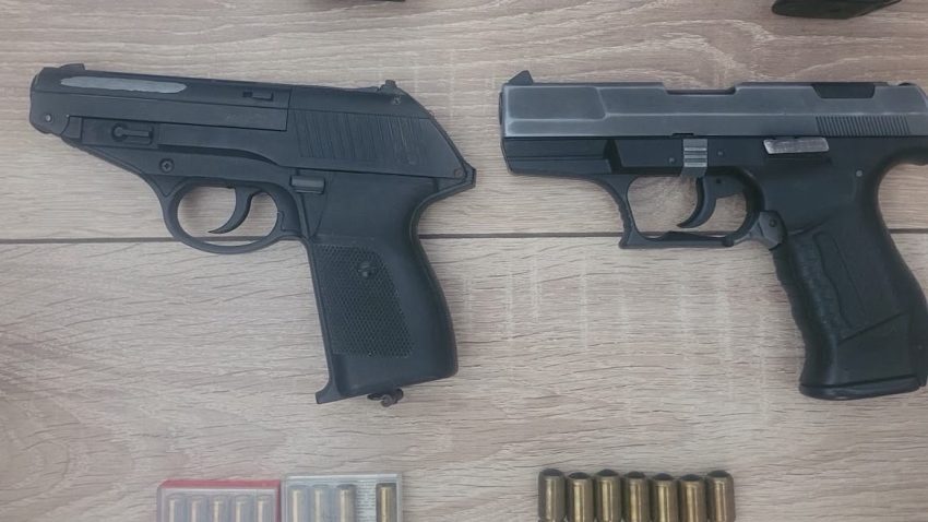 Arme neletale confiscate și permise de armă retrase de polițiștii constănțeni