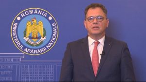 Ministrul Apărării: „De ziua Armatei, gândul nostru se îndreaptă către militarii de ieri şi de astăzi, uniţi prin datoria faţă de ţară”
