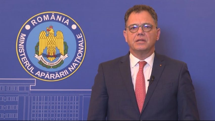 Ministrul Apărării: „De ziua Armatei, gândul nostru se îndreaptă către militarii de ieri şi de astăzi, uniţi prin datoria faţă de ţară”