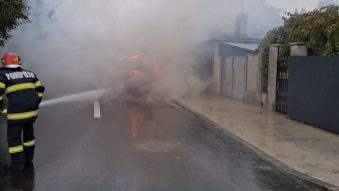 HÂRȘOVA: O mașină de înghețată a luat foc pe strada Cloșca