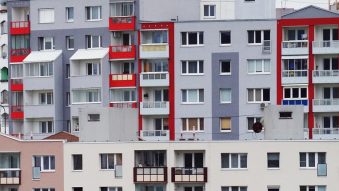 AUDIO | Lucrările neautorizate la bloc pot atrage majorarea cu 100% a impozitului pe clădire, potrivit noilor prevederi din Codul urbanismului